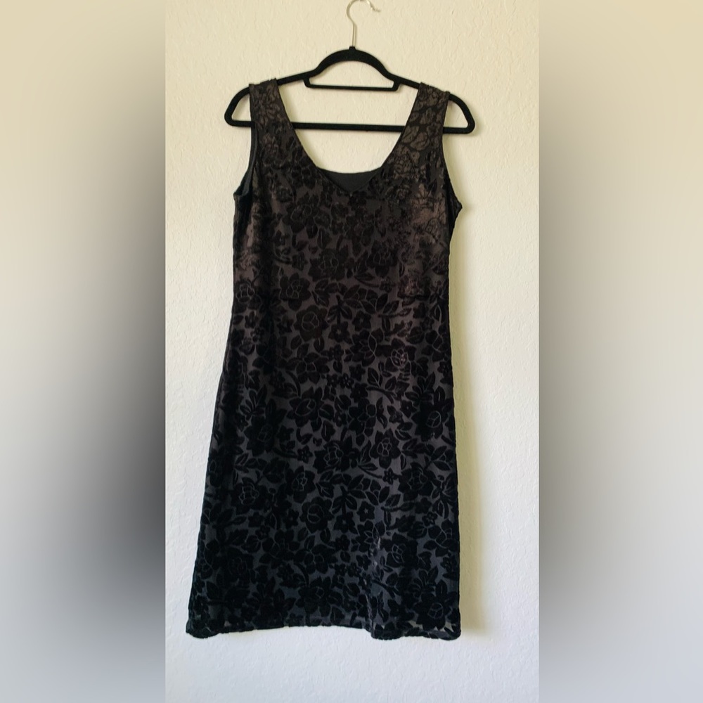 Petite Ladies Velvet Feel Floral Print Black Dress Size: M